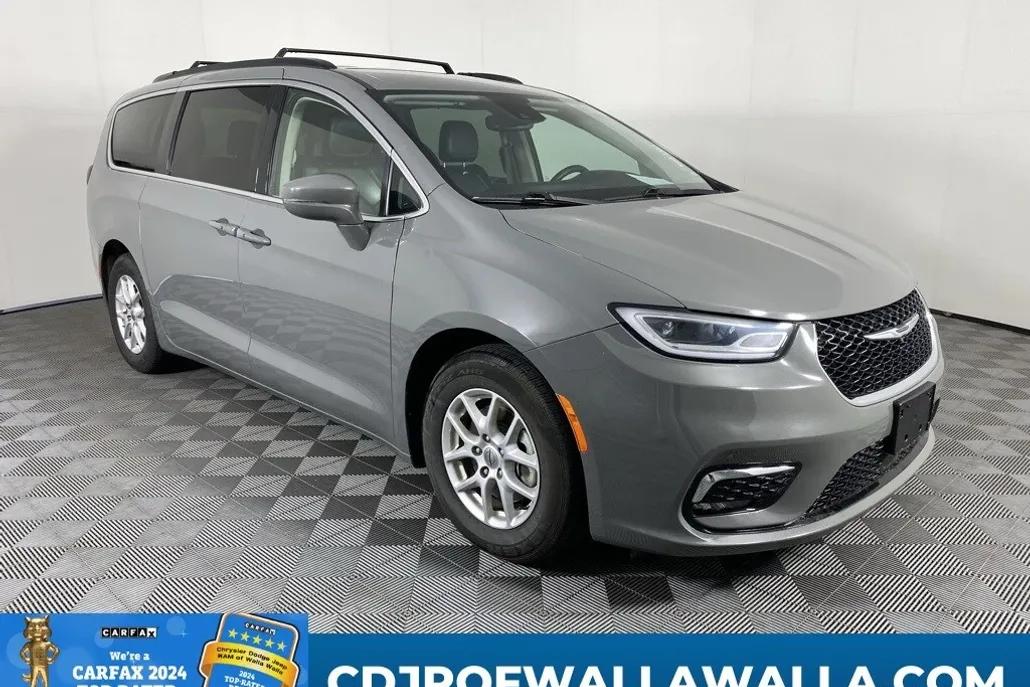 2022 Chrysler Pacifica Touring L photo 1