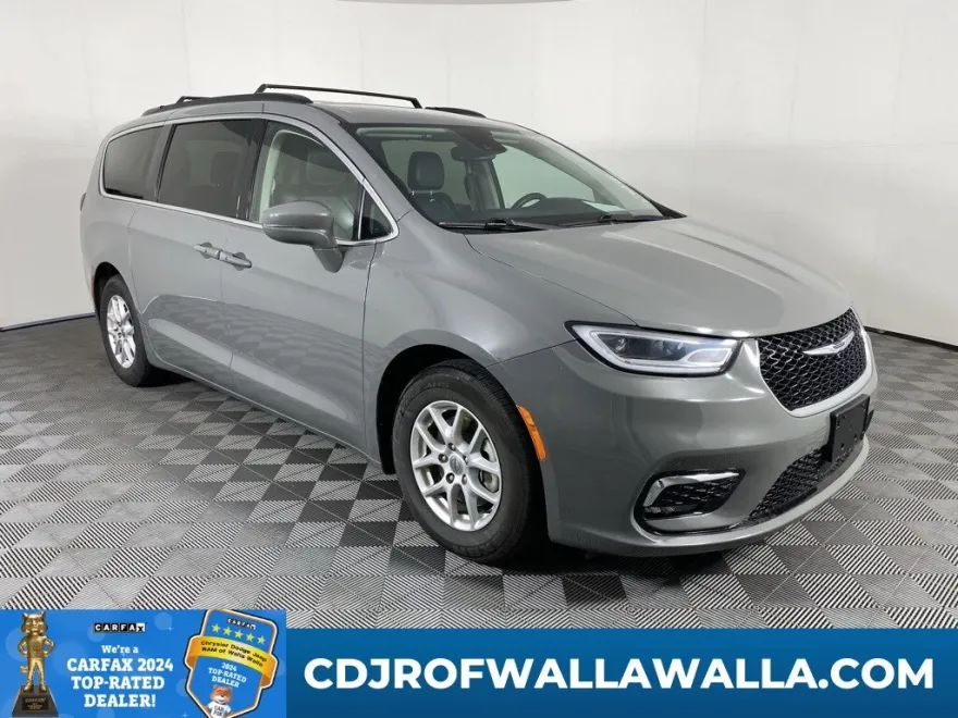 2022 Chrysler Pacifica Touring L photo 1
