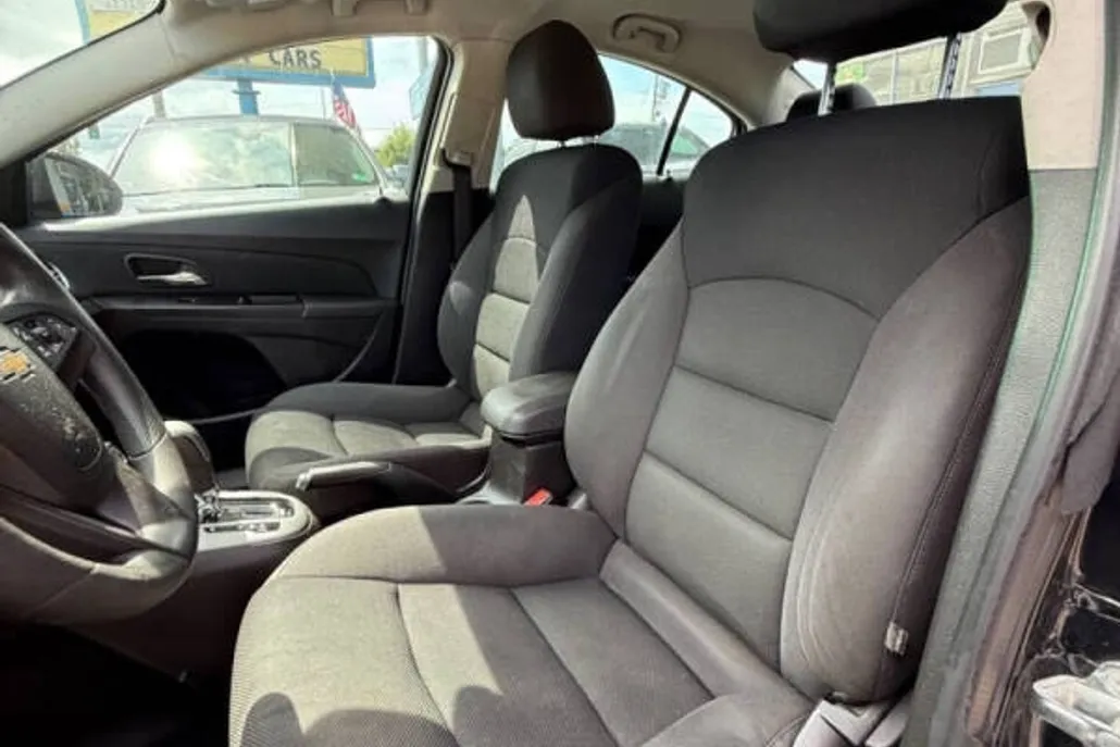 2016 Chevrolet Cruze photo 1