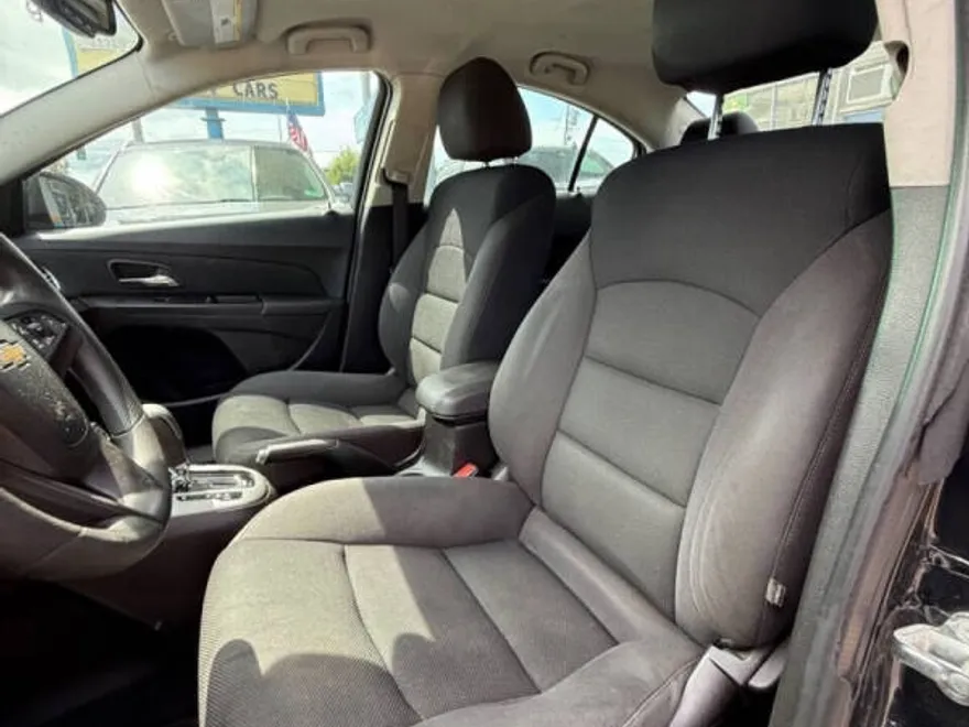 2016 Chevrolet Cruze photo 1