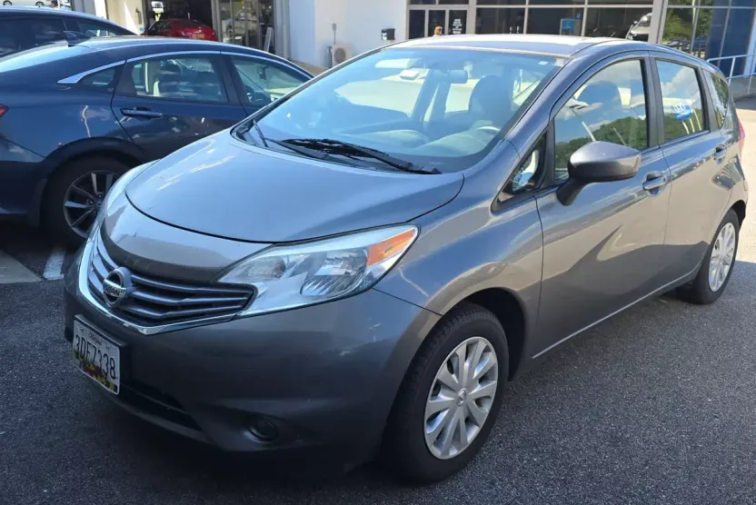 2016 Nissan Versa Note SV photo 1
