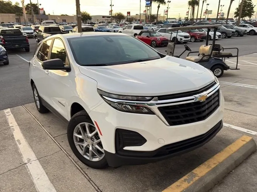 2023 Chevrolet Equinox LS photo 1