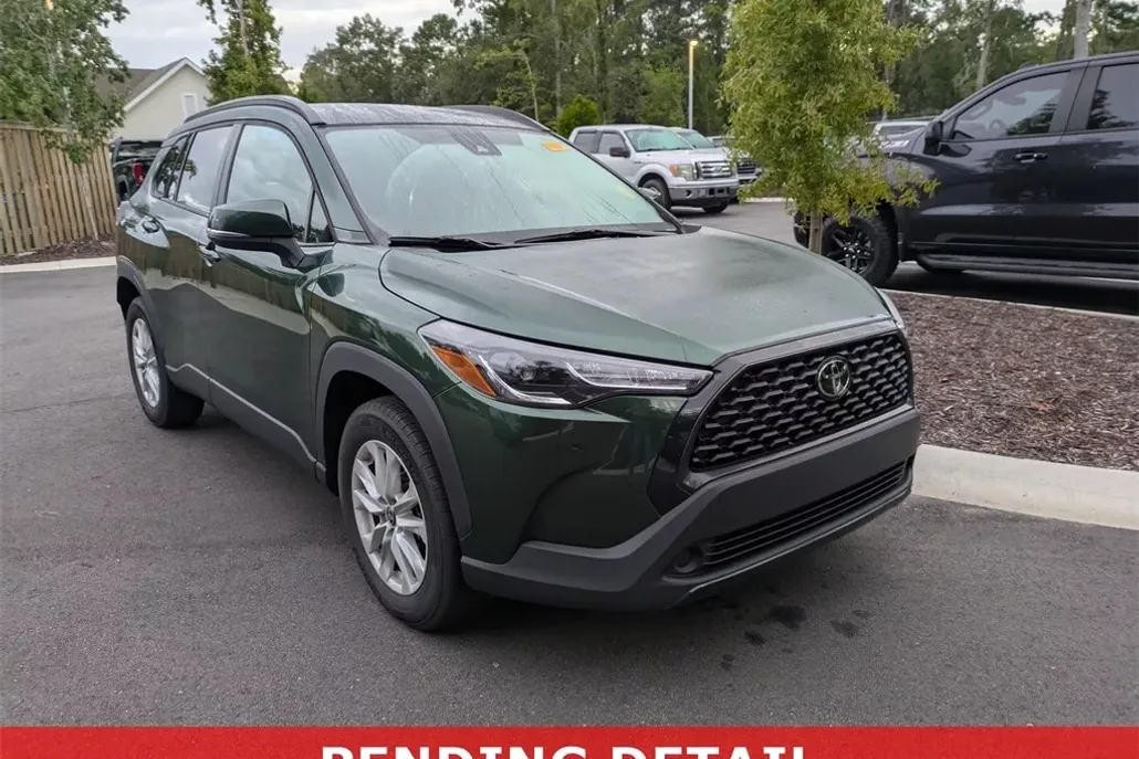 2022 Toyota Corolla Cross LE photo 1