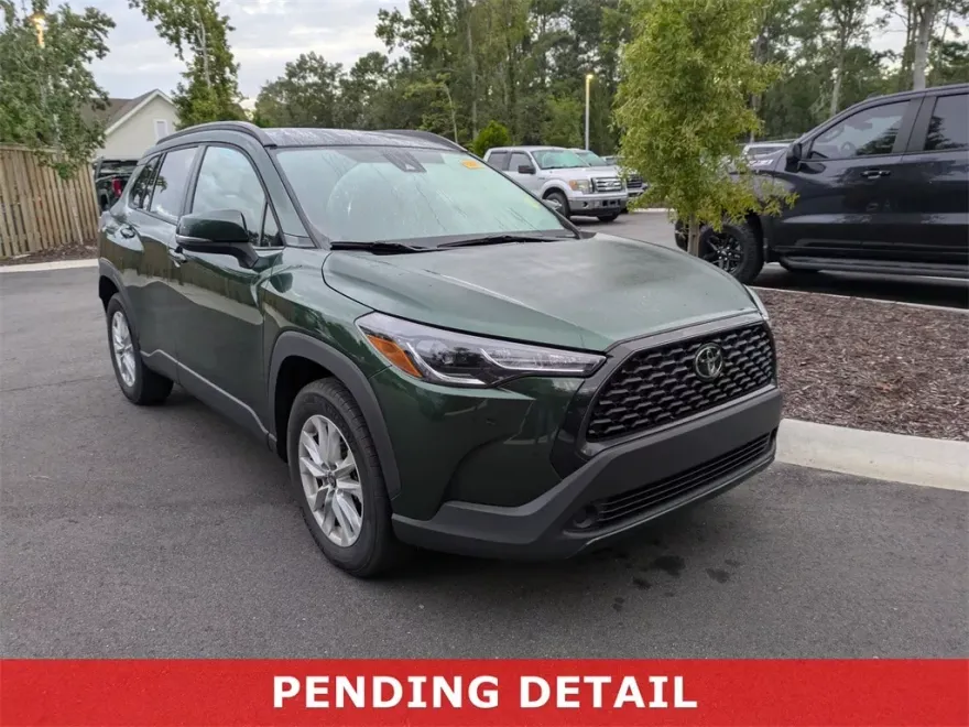 2022 Toyota Corolla Cross LE photo 1