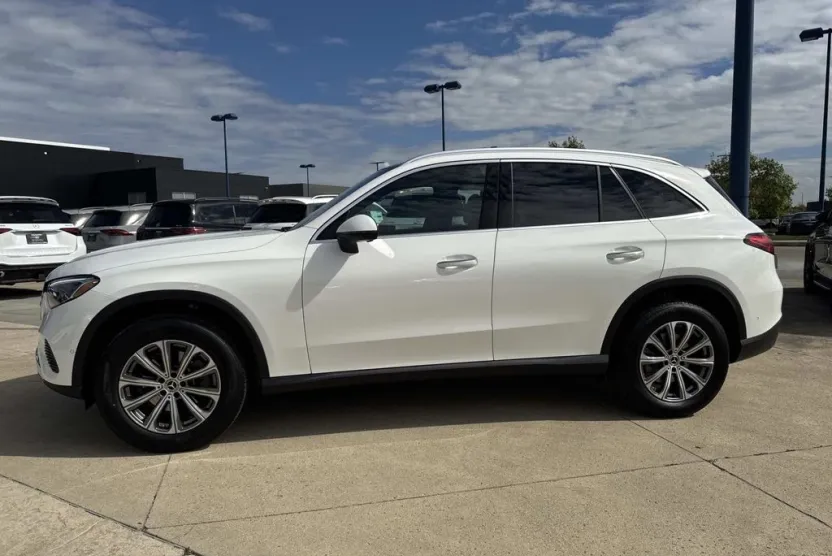 2026 Mercedes Benz GLC 300 4MATIC photo 1