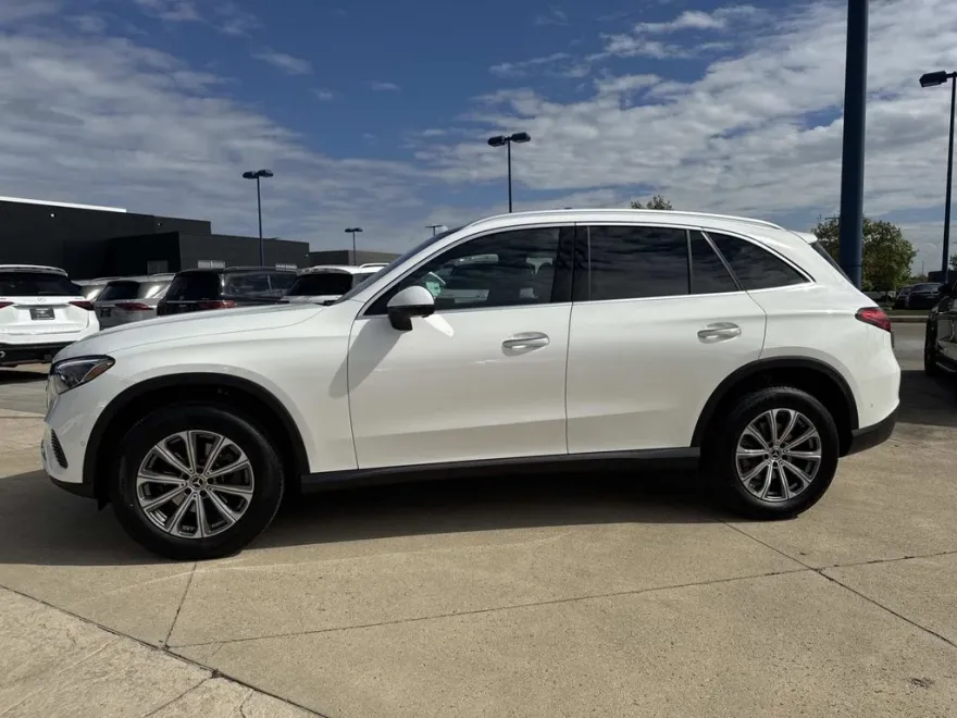 2026 Mercedes Benz GLC 300 4MATIC photo 1