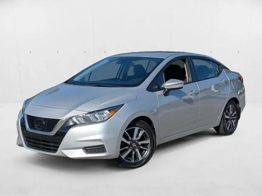 2021 Nissan Versa SV photo 1