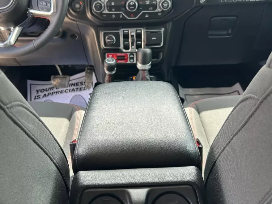 2023 Jeep Wrangler Rubicon photo 5