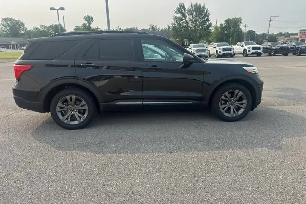 2021 Ford Explorer XLT photo 1