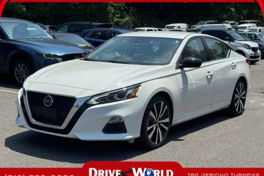2022 Nissan Altima 2.5 SR photo 1