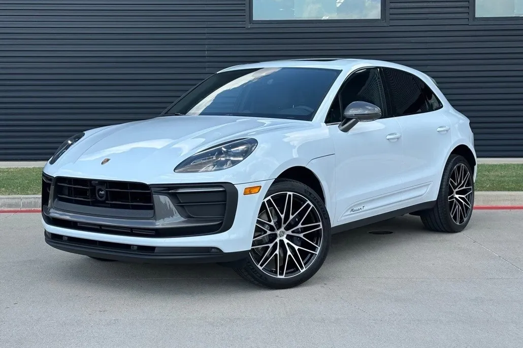 2026 Porsche Macan T photo 1