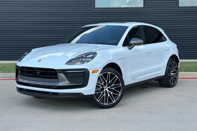 2026 Porsche Macan T photo 1