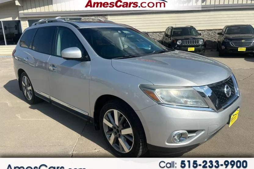 2015 Nissan Pathfinder Platinum photo 1