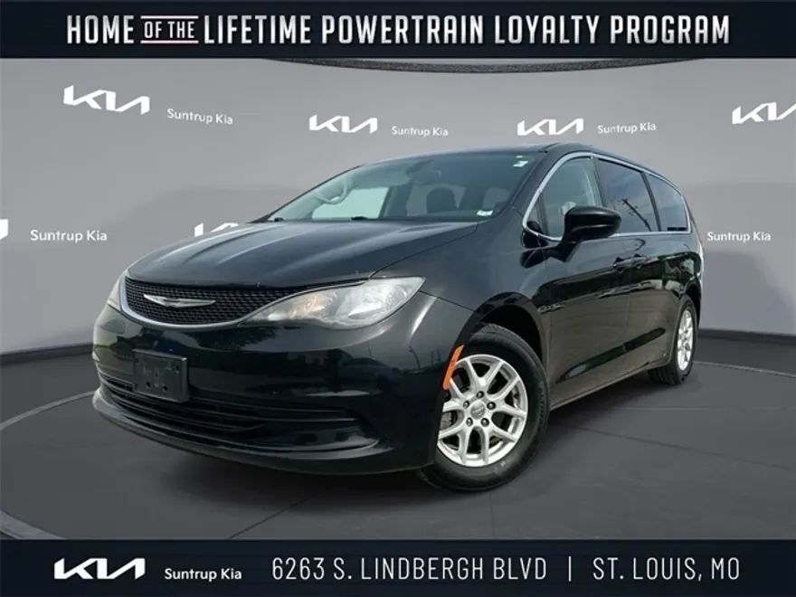 2017 Chrysler Pacifica LX photo 1