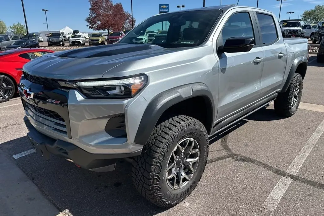 2023 Chevrolet Colorado ZR2 photo 1