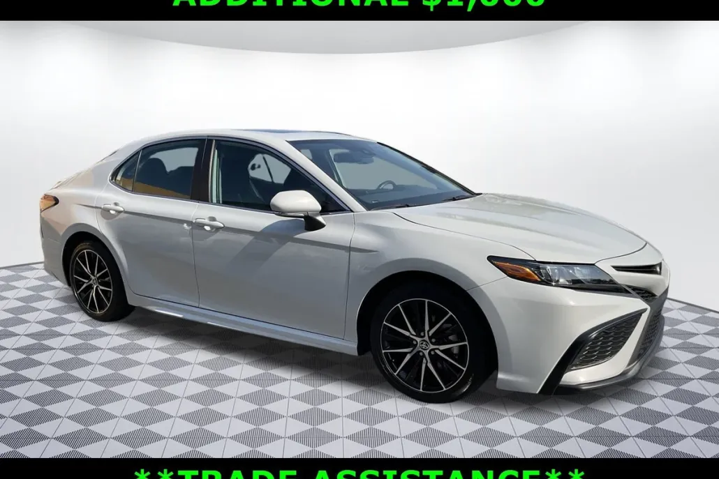 2024 Toyota Camry SE photo 1