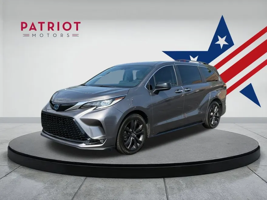 2022 Toyota Sienna XSE photo 1