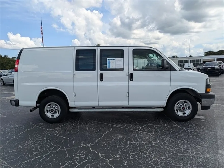 2024 Gmc Savana Cargo 2500 photo 1