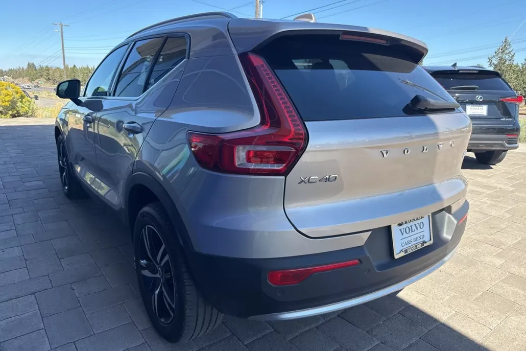 2023 Volvo XC40 Plus photo 1