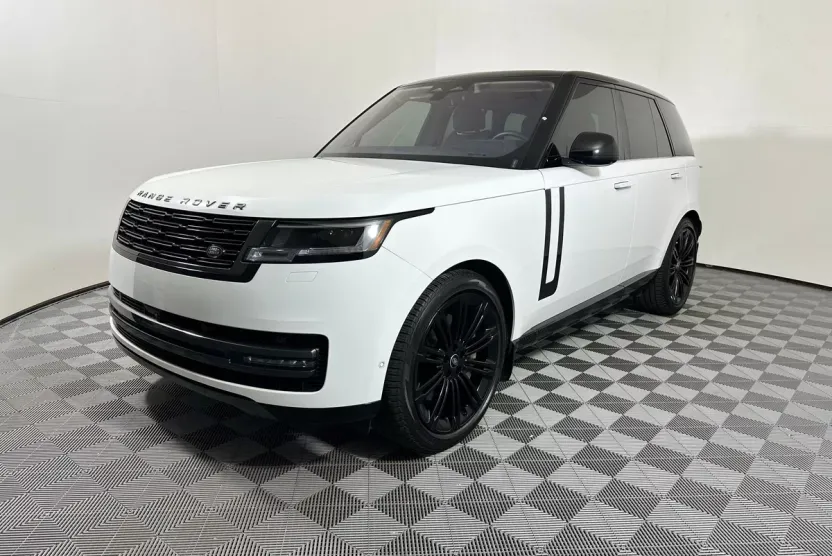 2023 Land Rover Range Rover SE photo 1