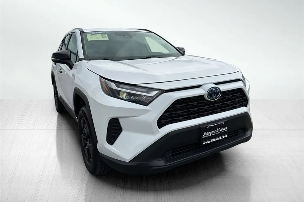 2024 Toyota RAV4 Hybrid XLE photo 1