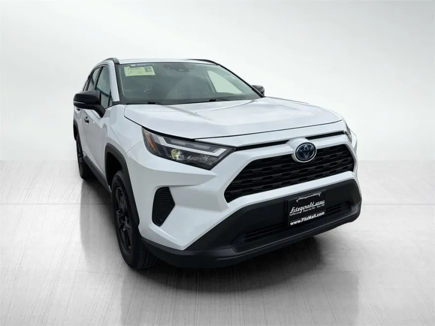 2024 Toyota RAV4 Hybrid XLE photo 1