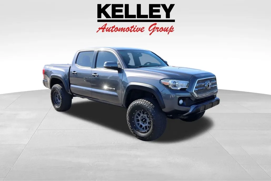 2017 Toyota Tacoma TRD Off-Road photo 1