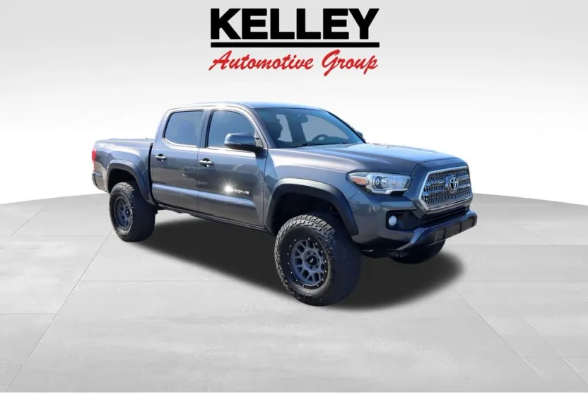 2017 Toyota Tacoma TRD Off-Road photo 1