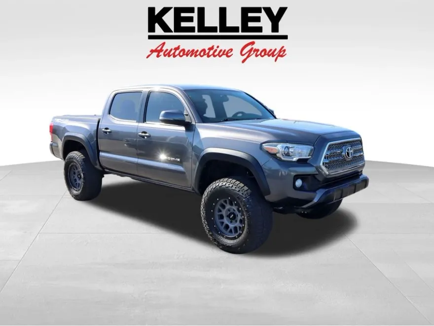 2017 Toyota Tacoma TRD Off-Road photo 1