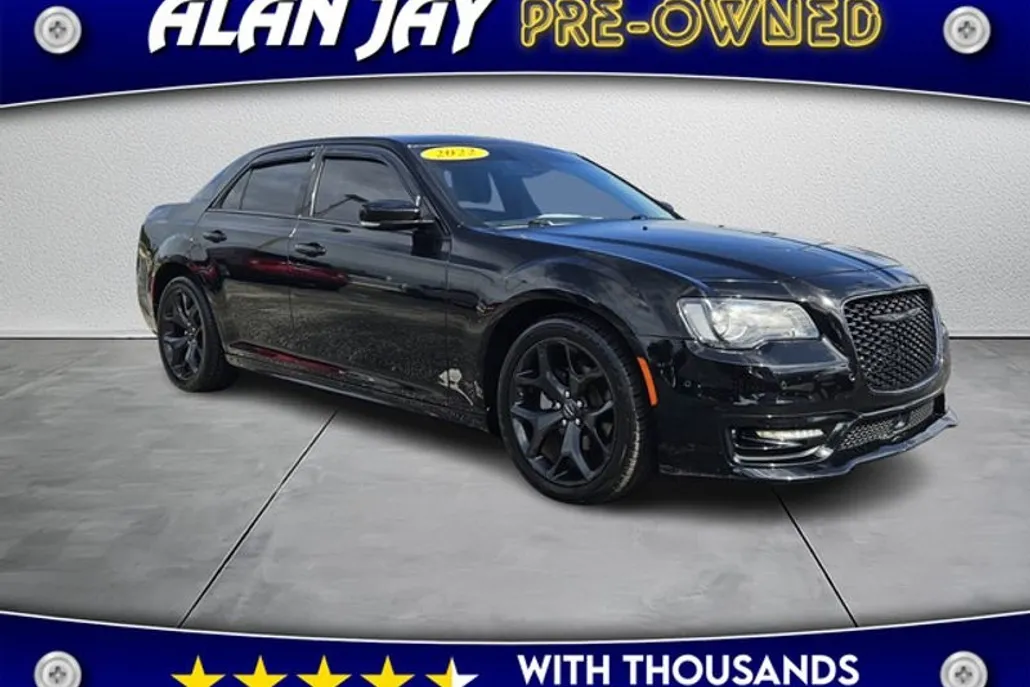 2022 Chrysler 300 Touring L photo 1