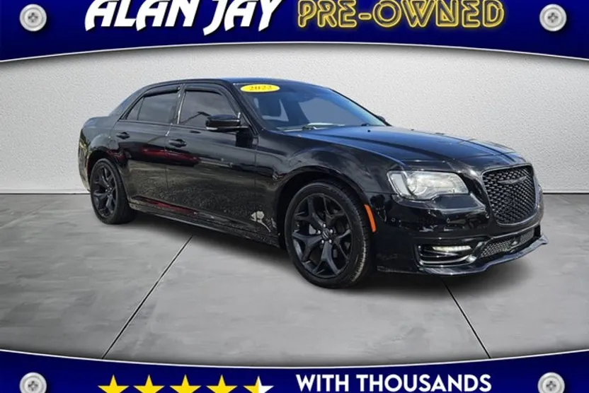 2022 Chrysler 300 Touring L photo 1