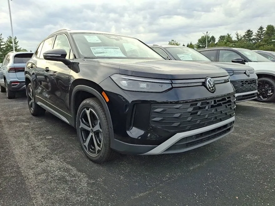 2025 Volkswagen Tiguan SE photo 1