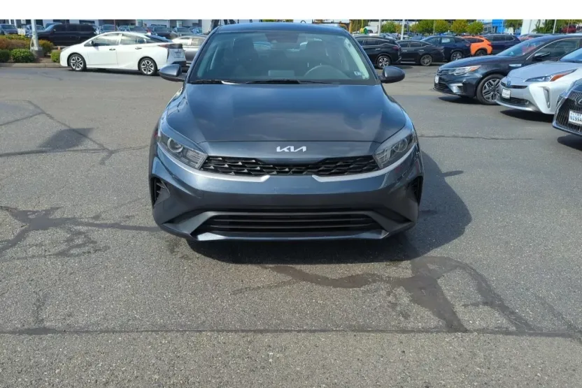 2022 Kia Forte LXS photo 1