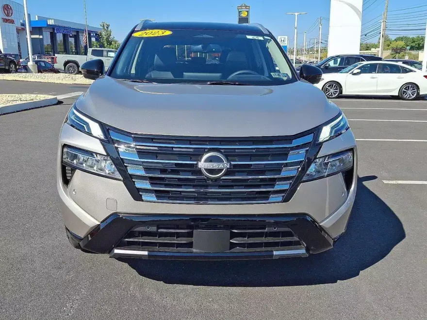 2025 Nissan Rogue AWD Platinum photo 1