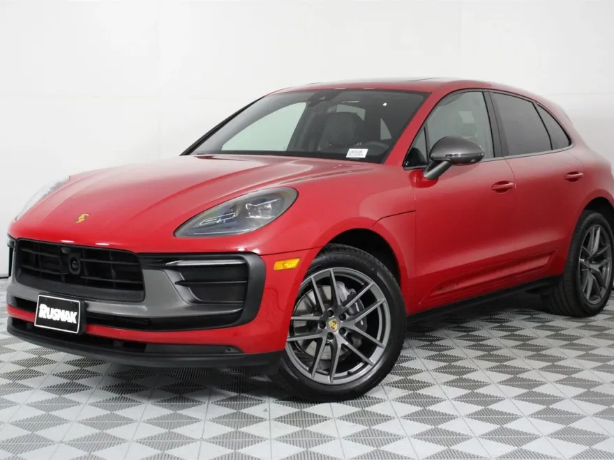 2025 Porsche Macan T photo 1