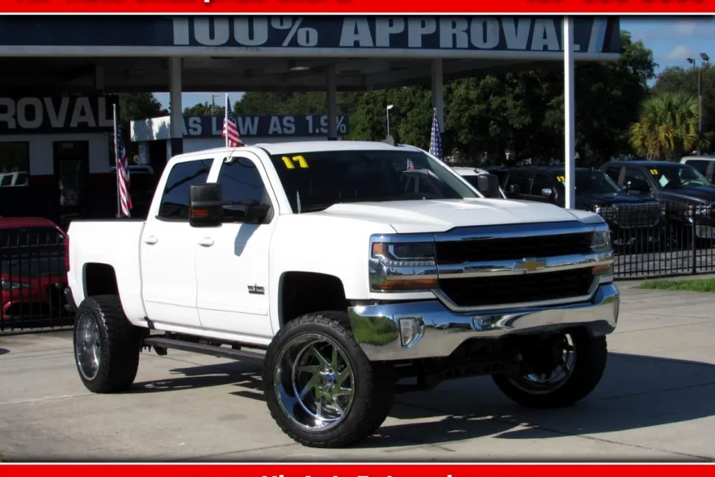 2017 Chevrolet Silverado 1500 LT photo 1