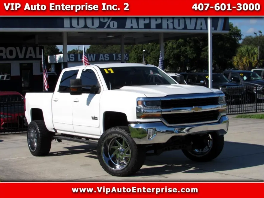 2017 Chevrolet Silverado 1500 LT photo 1