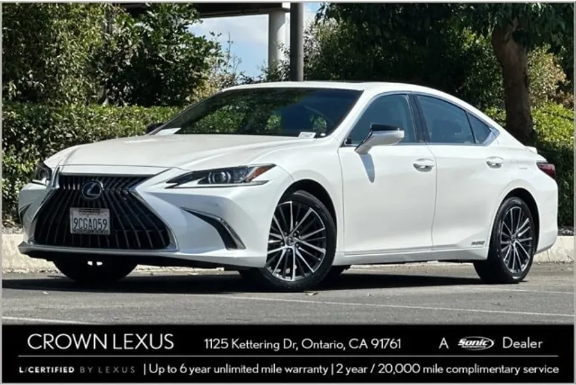 2022 Lexus ES 300h photo 1