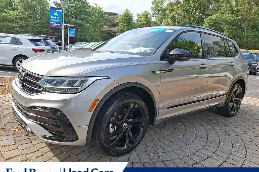 2023 Volkswagen Tiguan SE R-Line Black photo 1