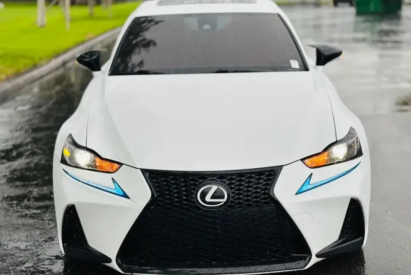 2017 Lexus IS 200t photo 1