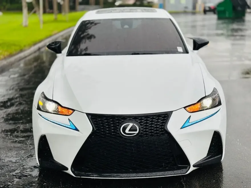 2017 Lexus IS 200t photo 1