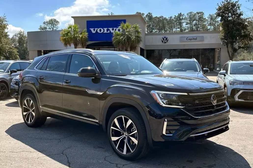 2025 Volkswagen Atlas Cross Sport SEL Premium R-Line photo 1