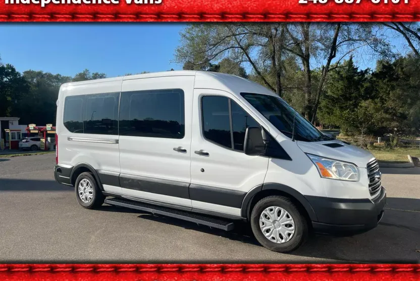 2016 Ford Transit Passenger XL photo 1