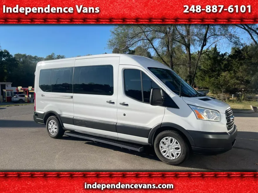 2016 Ford Transit Passenger XL photo 1
