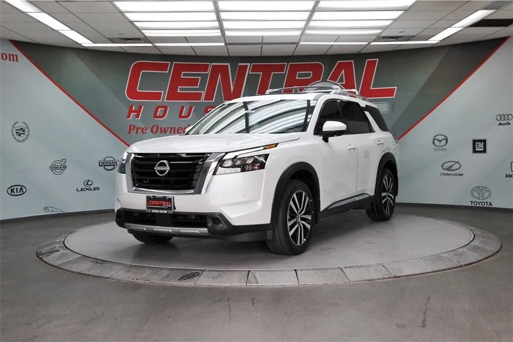 2025 Nissan Pathfinder Platinum photo 1