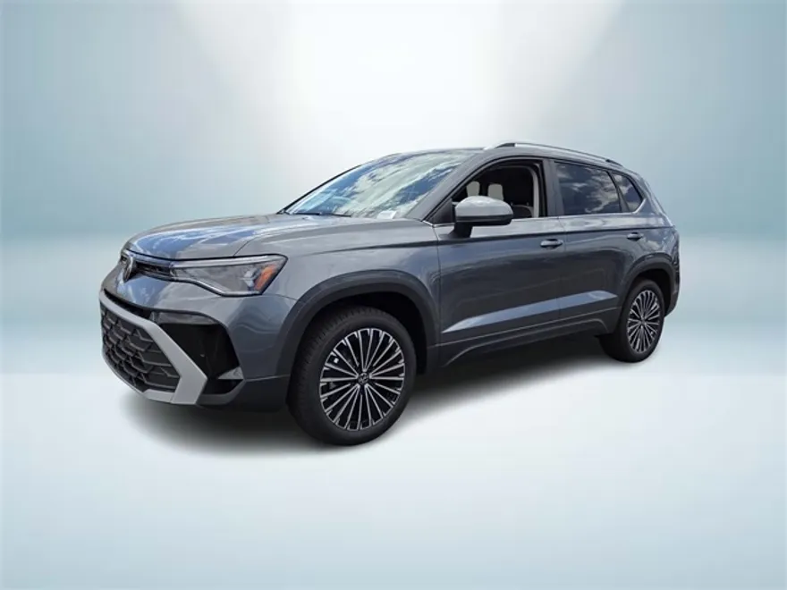 2025 Volkswagen Taos SE photo 1