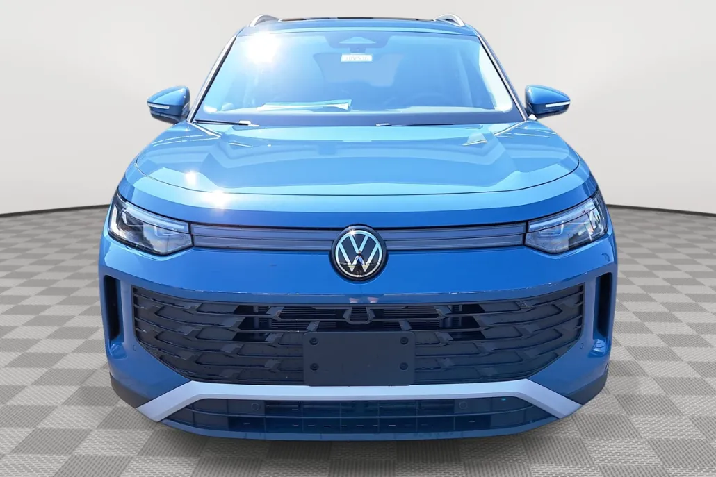 2025 Volkswagen Tiguan SE photo 1