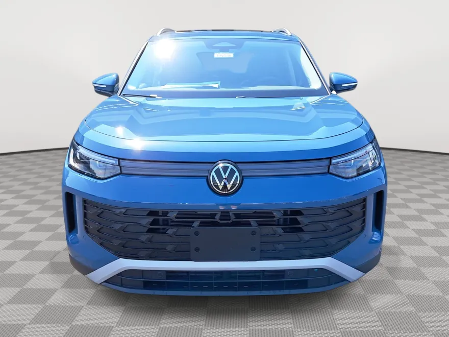 2025 Volkswagen Tiguan SE photo 1