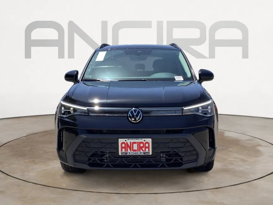 2025 Volkswagen Taos SE photo 1