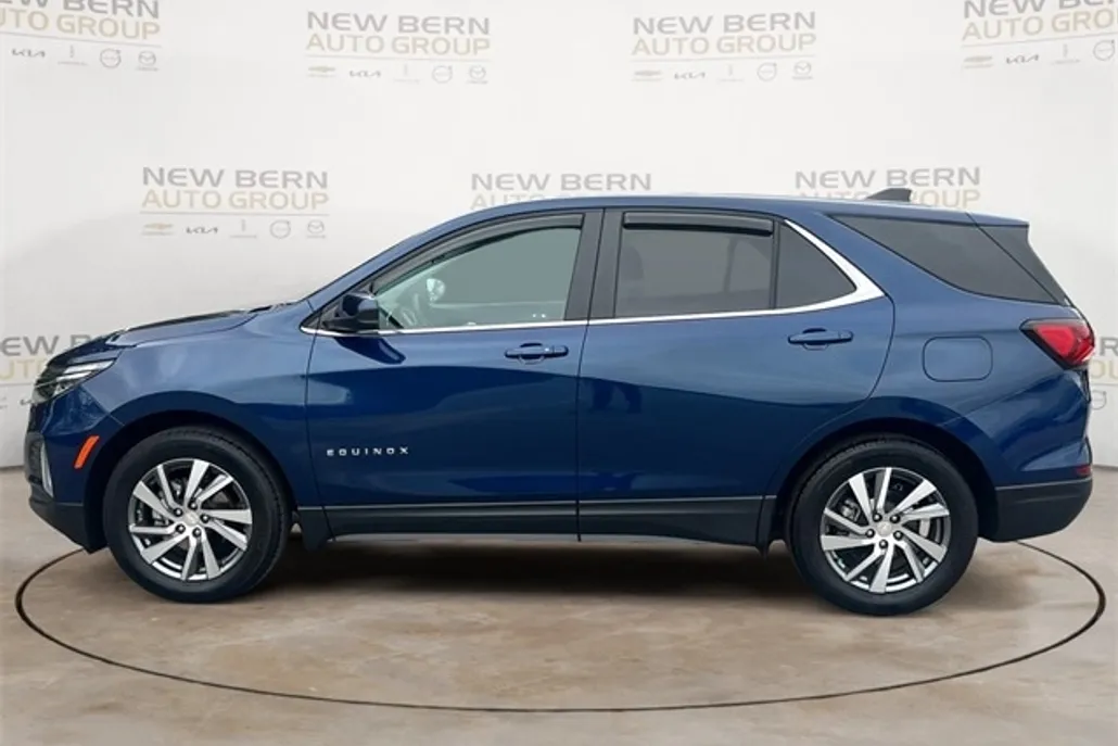 2022 Chevrolet Equinox LT photo 1
